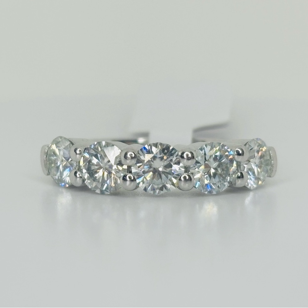 2.15ct MOISSANITE ring size 7